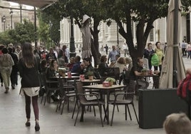 Los veladores podrán mantenerse en el eje de la zona Centro hasta las seis de la tarde en Navidad