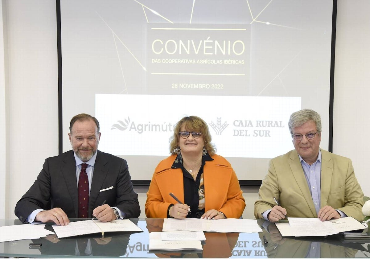 Firma de los acuerdos de Caja Rural del Sur con las Cooperativas Financieras Portuguesas