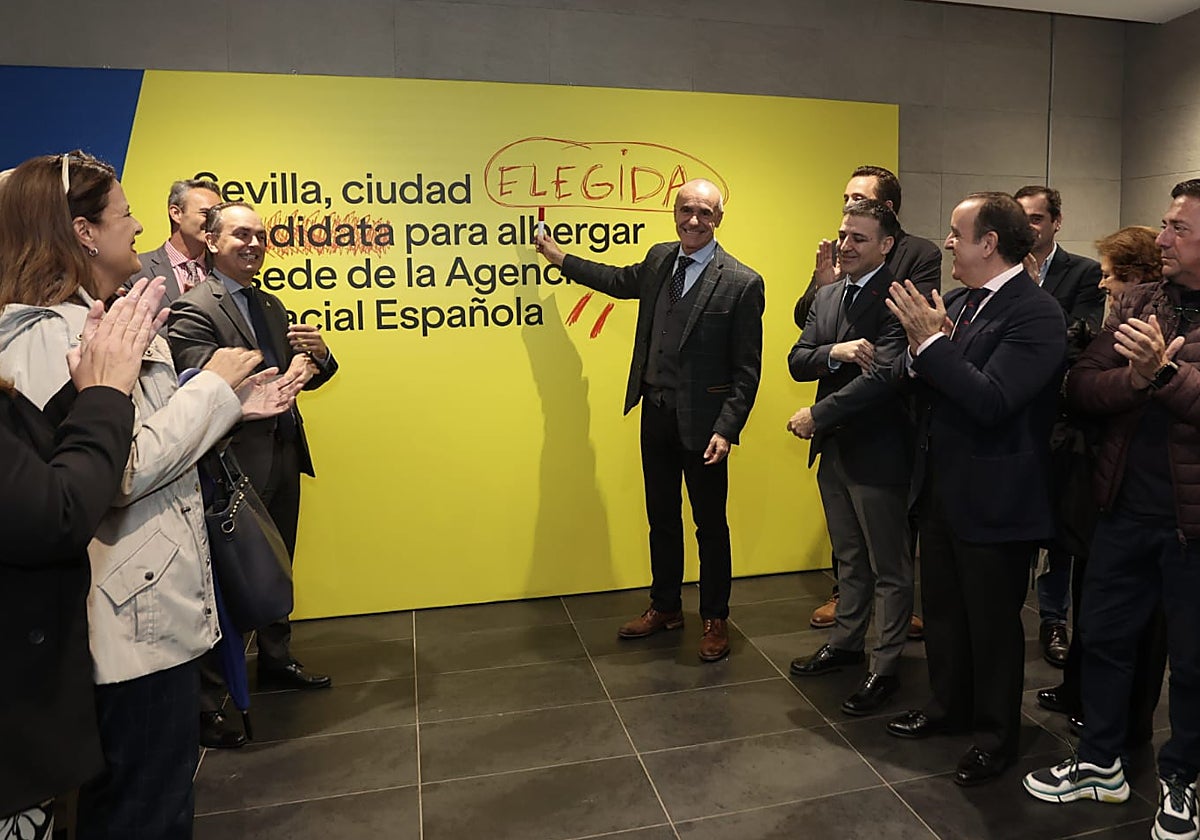 El alcalde de Sevilla, tras conocer la noticia de la elección de Sevilla como sede de la Agencia Espacial Española