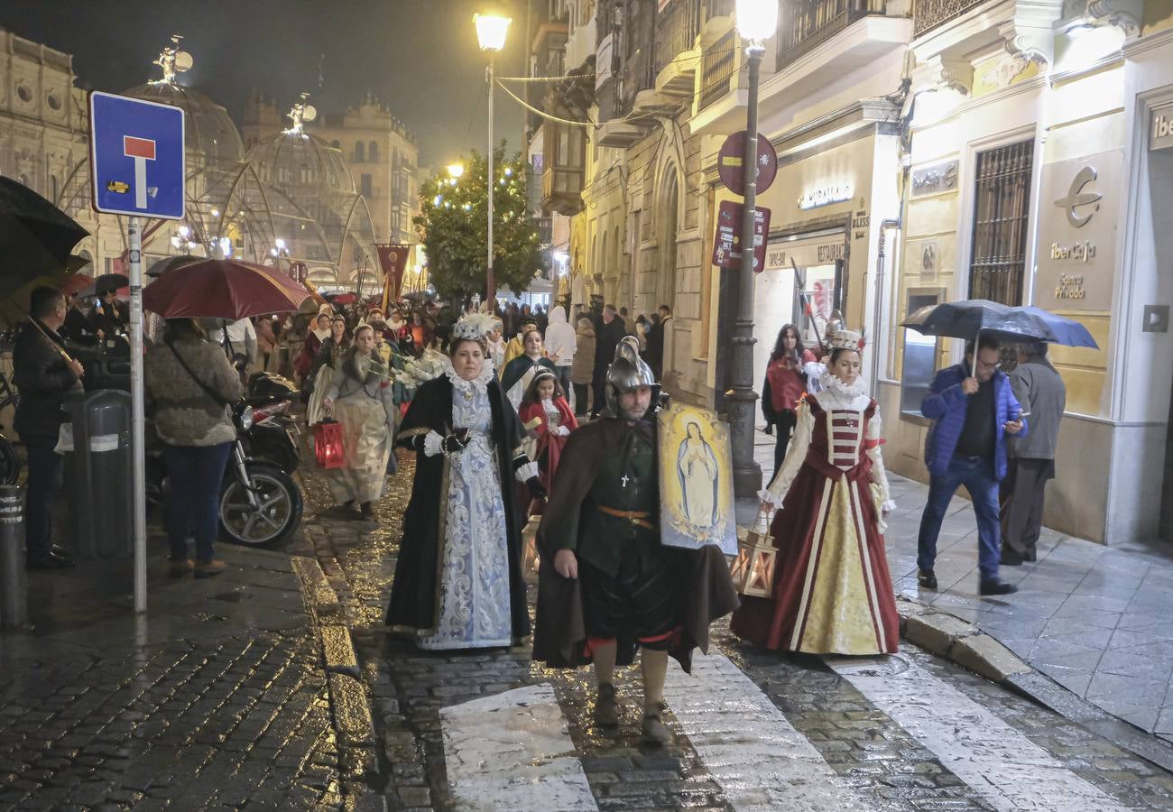 Un momento del desfile de Tercio de Olivares por las calles de Sevilla