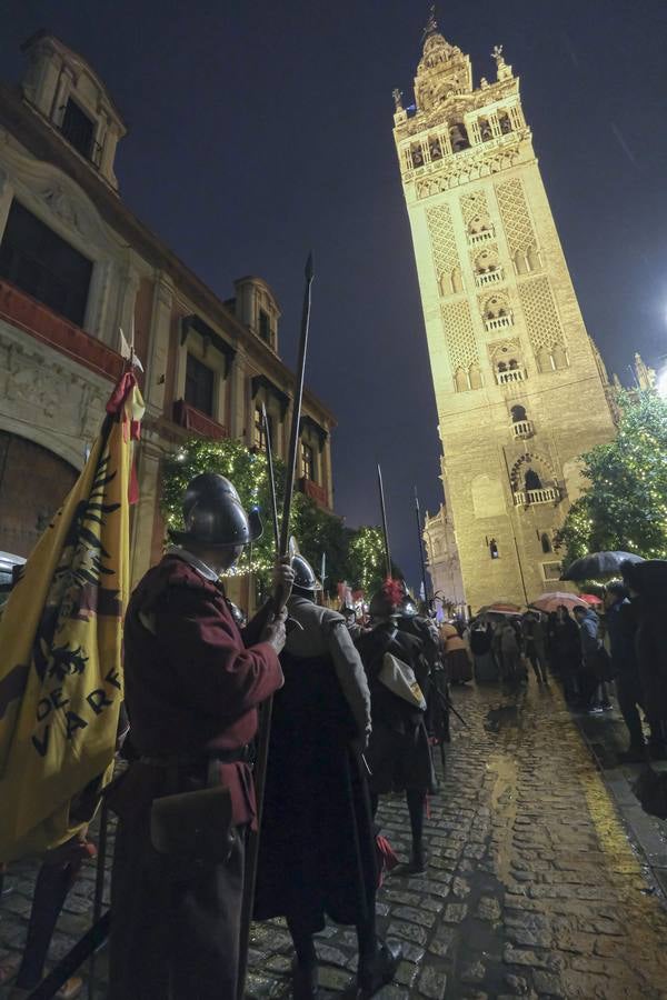 Un momento del desfile de Tercio de Olivares por las calles de Sevilla