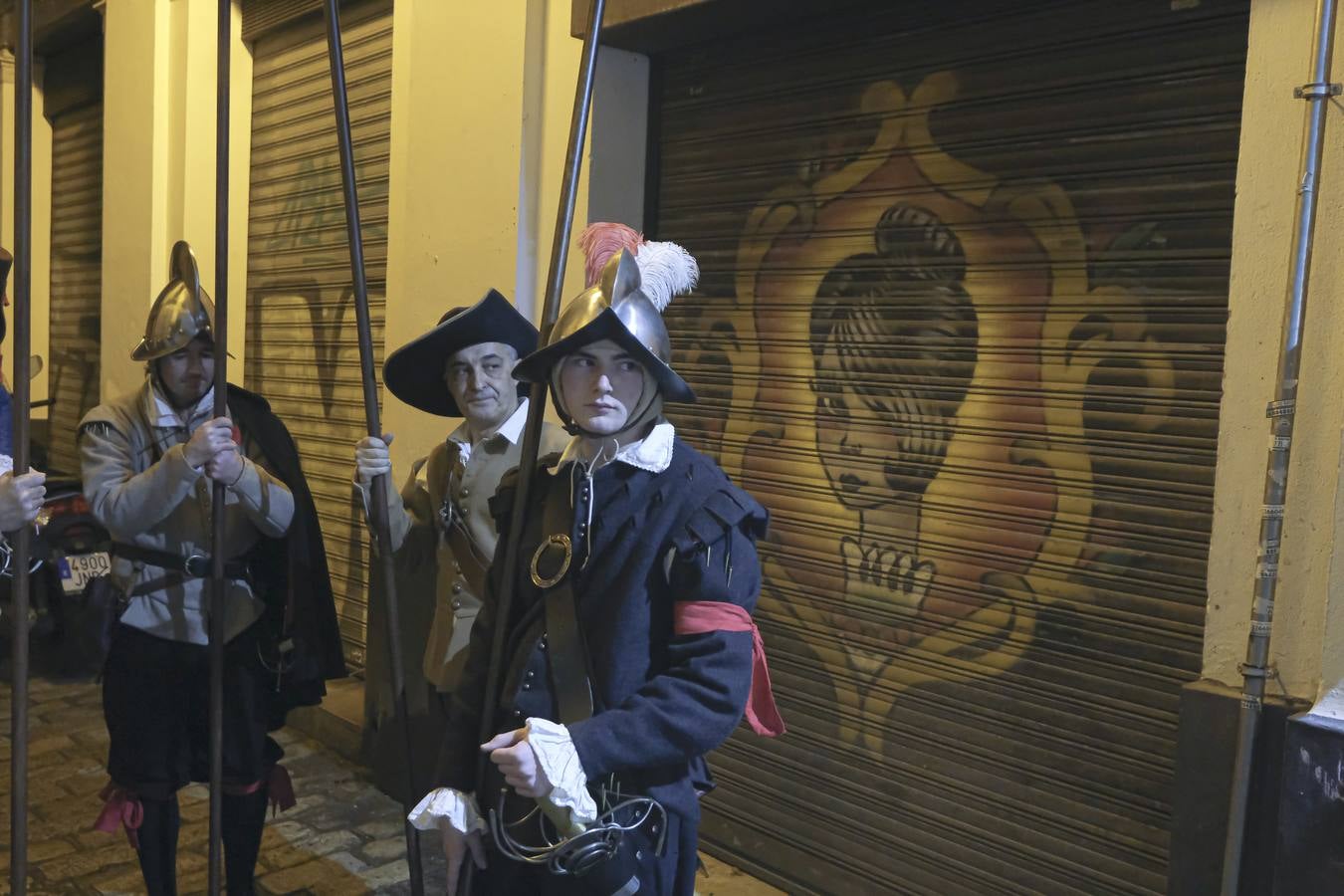 Un momento del desfile de Tercio de Olivares por las calles de Sevilla