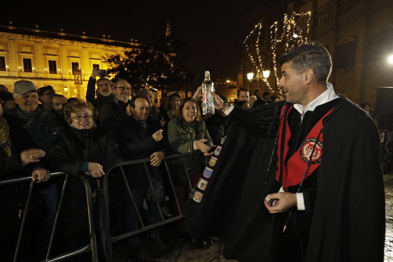 Celebración de los tunos en la Plaza del Triunfo