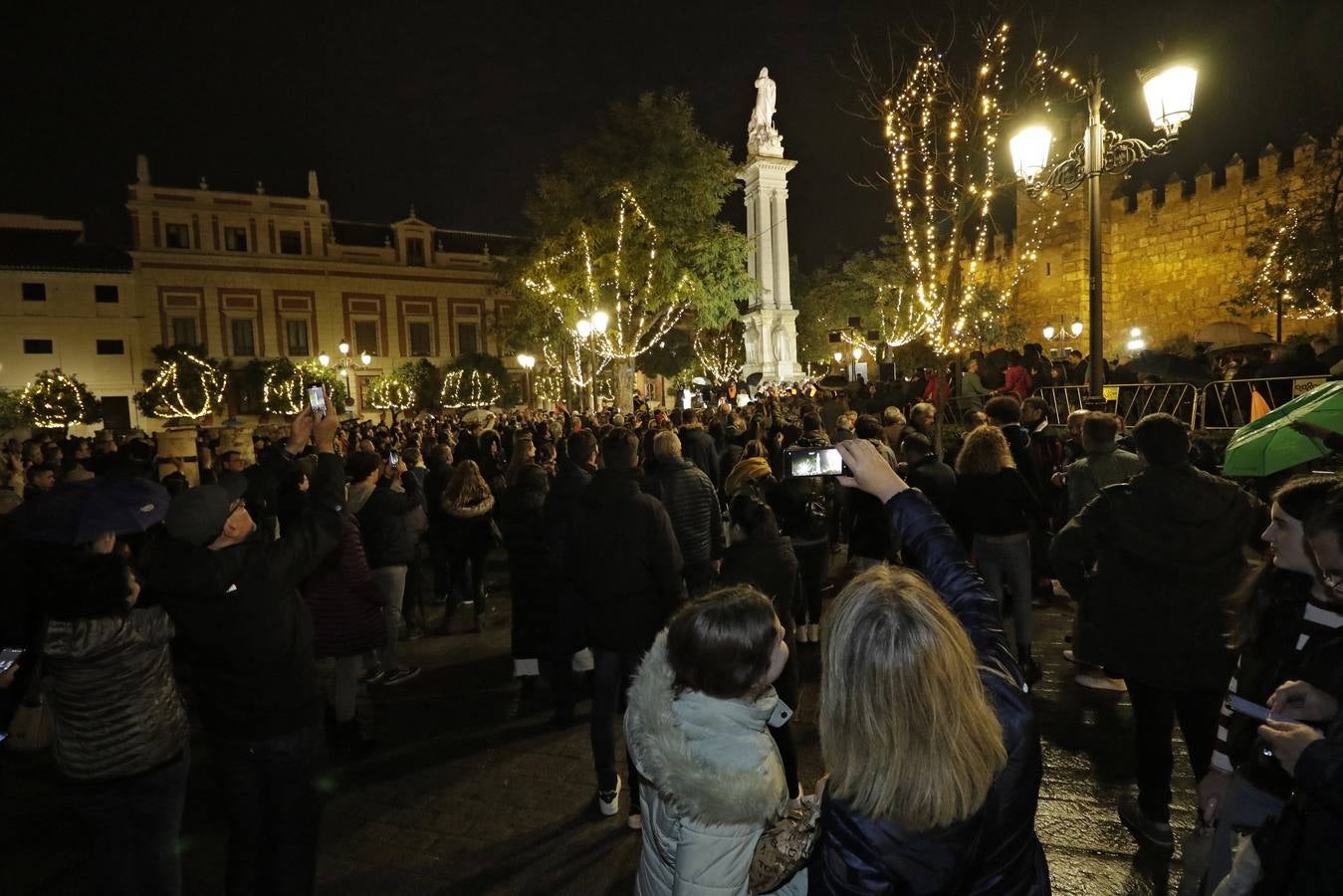 Celebración de los tunos en la Plaza del Triunfo