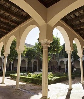 Imagen secundaria 2 - Arriba, recreación del Centro Cultural Atarazanas. Debajo, recreación del complejo de Altadis y el claustro del Espacio Santa Clara