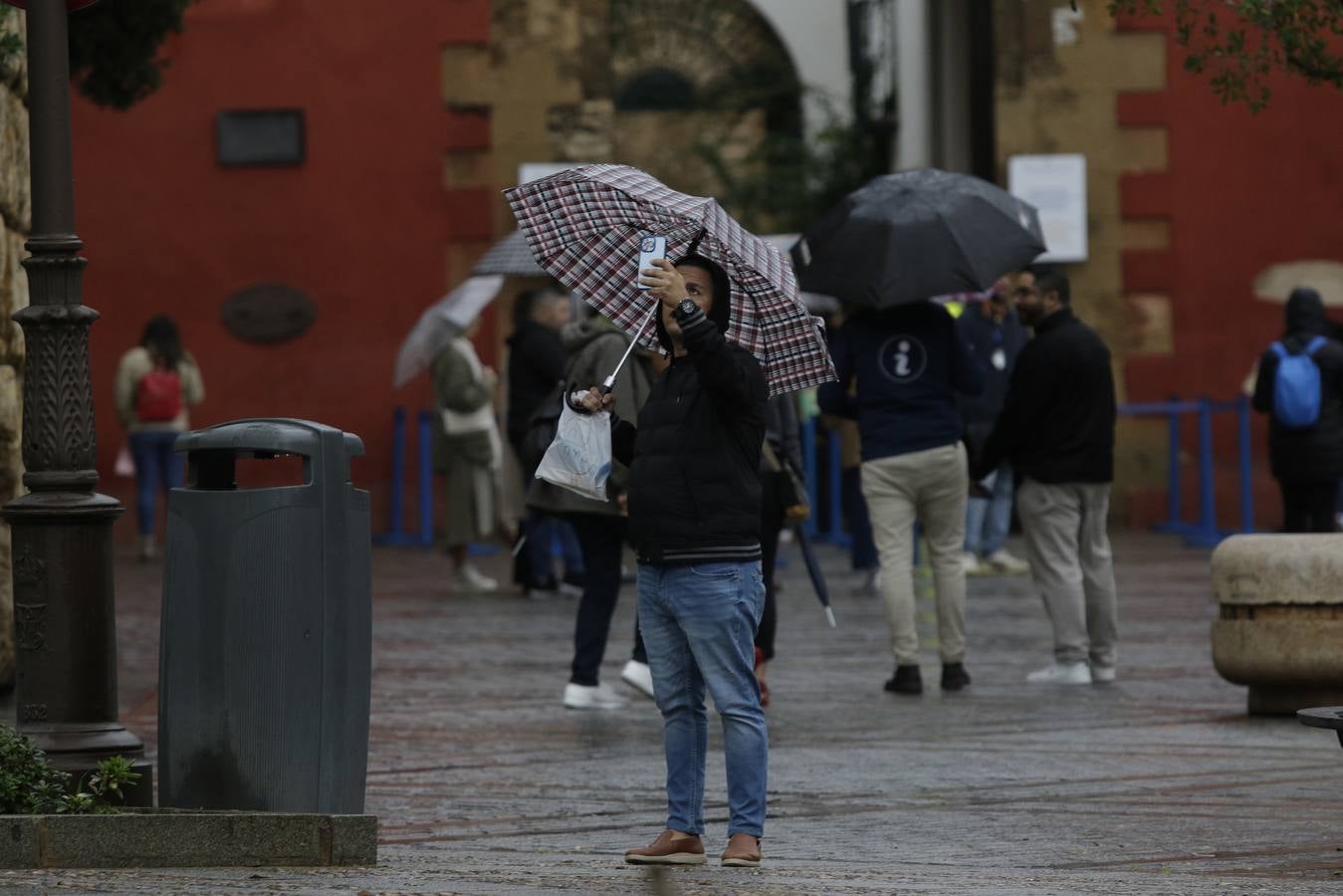 Imágenes que ha dejado la lluvia en el centro de la ciudad