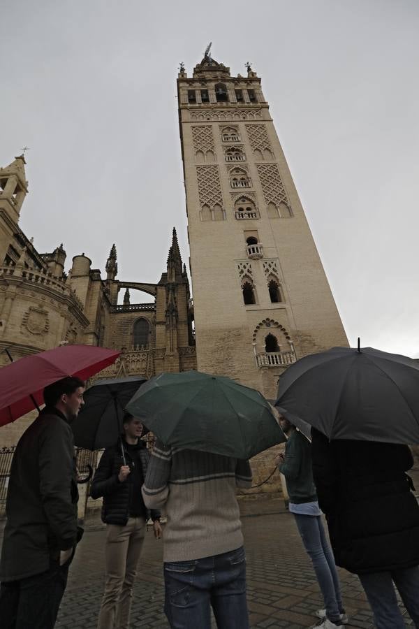 Imágenes que ha dejado la lluvia en el centro de la ciudad