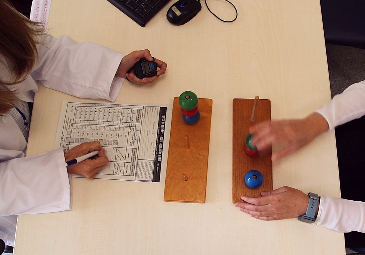 Aumentan los casos de esclerosis múltiple que llegan al Virgen Macarena de Sevilla, especialmente en mayores de 50 años