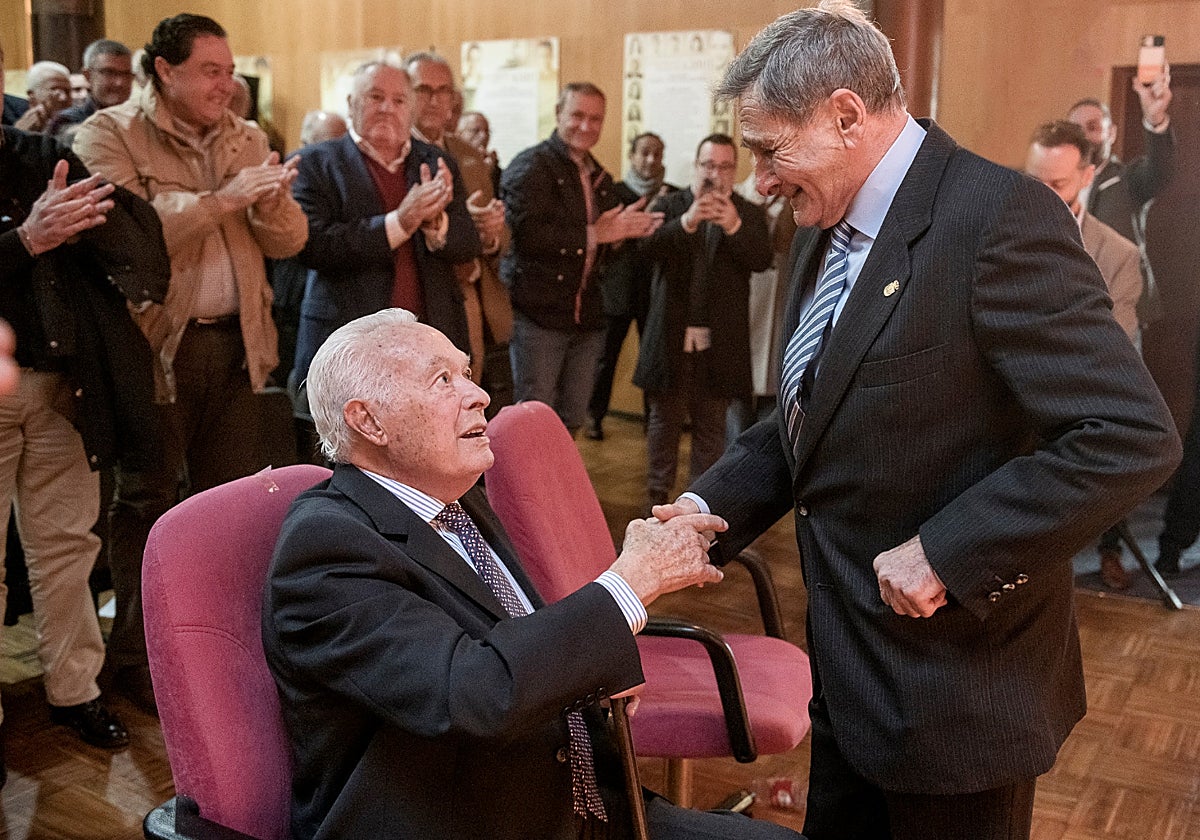 Curro Romero fue padrino de alternativa de El Almendro un 29 de junio de 1973