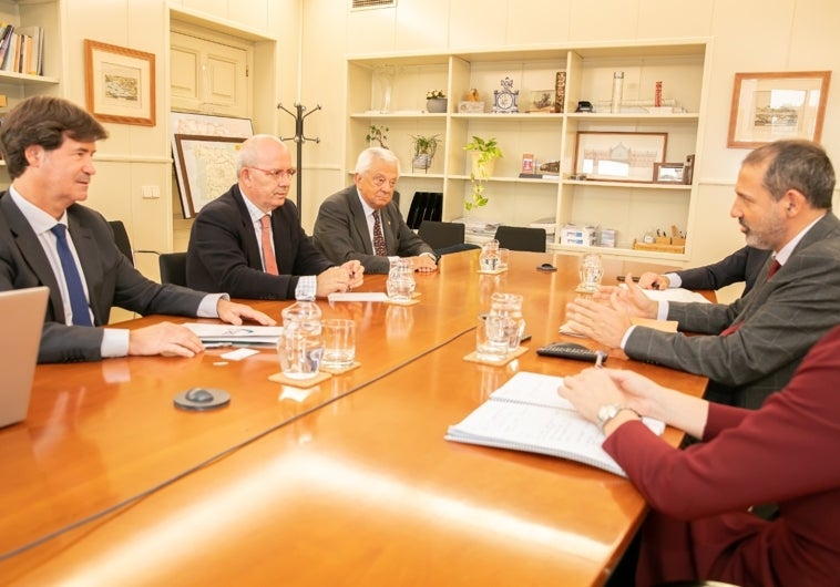 Un momento de la reunión de los empresarios  con representantes del Ministerio de Transportes