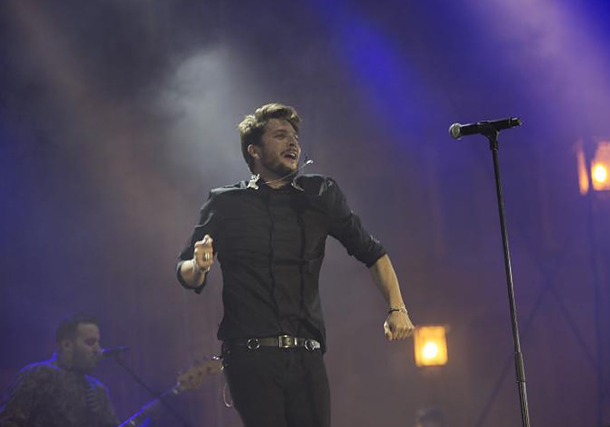 Manuel Carrasco durante un concierto en Sevilla