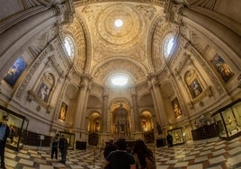 La Catedral de Sevilla invertirá más de 100.000 euros para renovar la iluminación interior