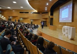 Cerca de 1.000 alumnos visitan la II Open Week de CEU Andalucía