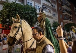 El Heraldo Real llega a Sevilla y visita el barrio de Los Remedios