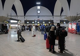 Cancelados cinco vuelos desde Sevilla y otros diez desviados a distintos aeropuertos