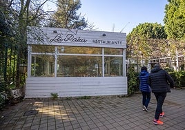 En imágenes, el estado de abandono del restaurante La Raza en el Parque de María Luisa