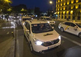 El taxi podrá trabajar todo el año desde las siete de la tarde para «cubrir la agenda nocturna» de Sevilla