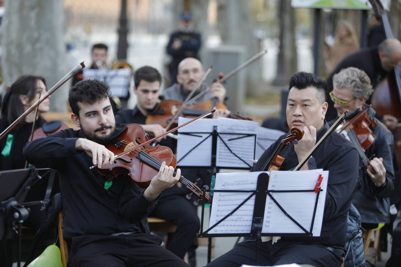 Los músicos de la ROSS se movilizan en la Puerta de Jerez de Sevilla para reivindicar sus derechos