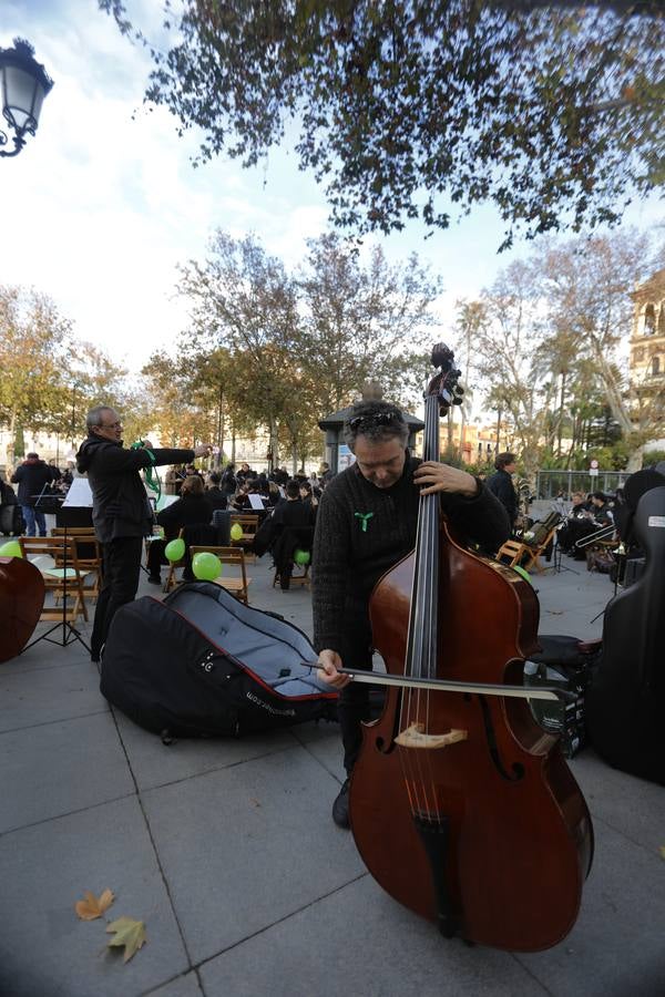 Los músicos de la ROSS se movilizan en la Puerta de Jerez de Sevilla para reivindicar sus derechos