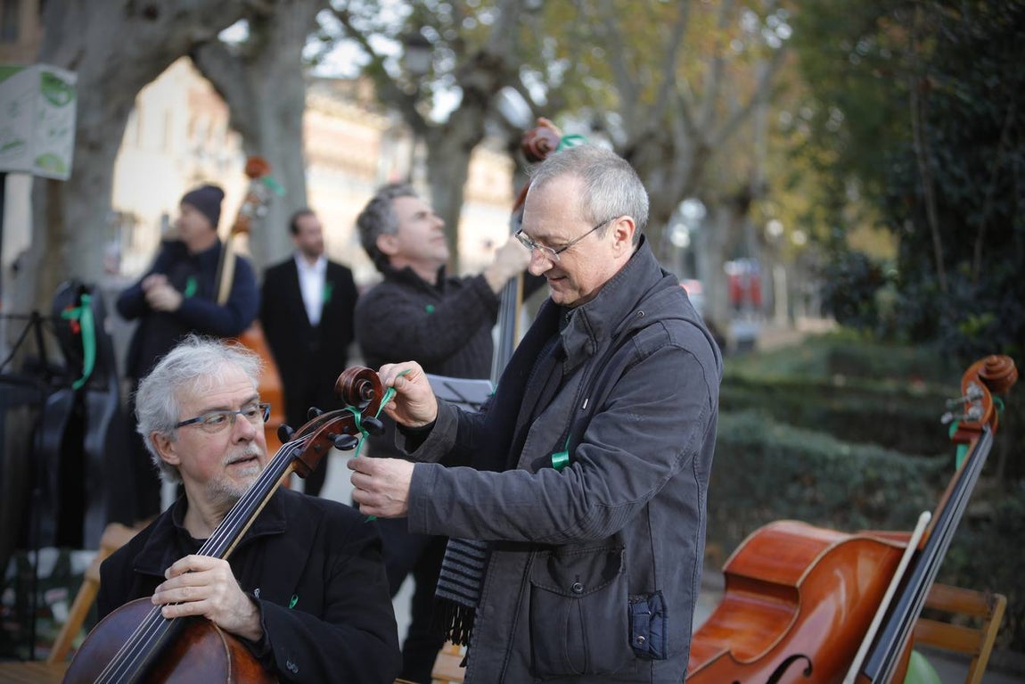 Los músicos de la ROSS se movilizan en la Puerta de Jerez de Sevilla para reivindicar sus derechos