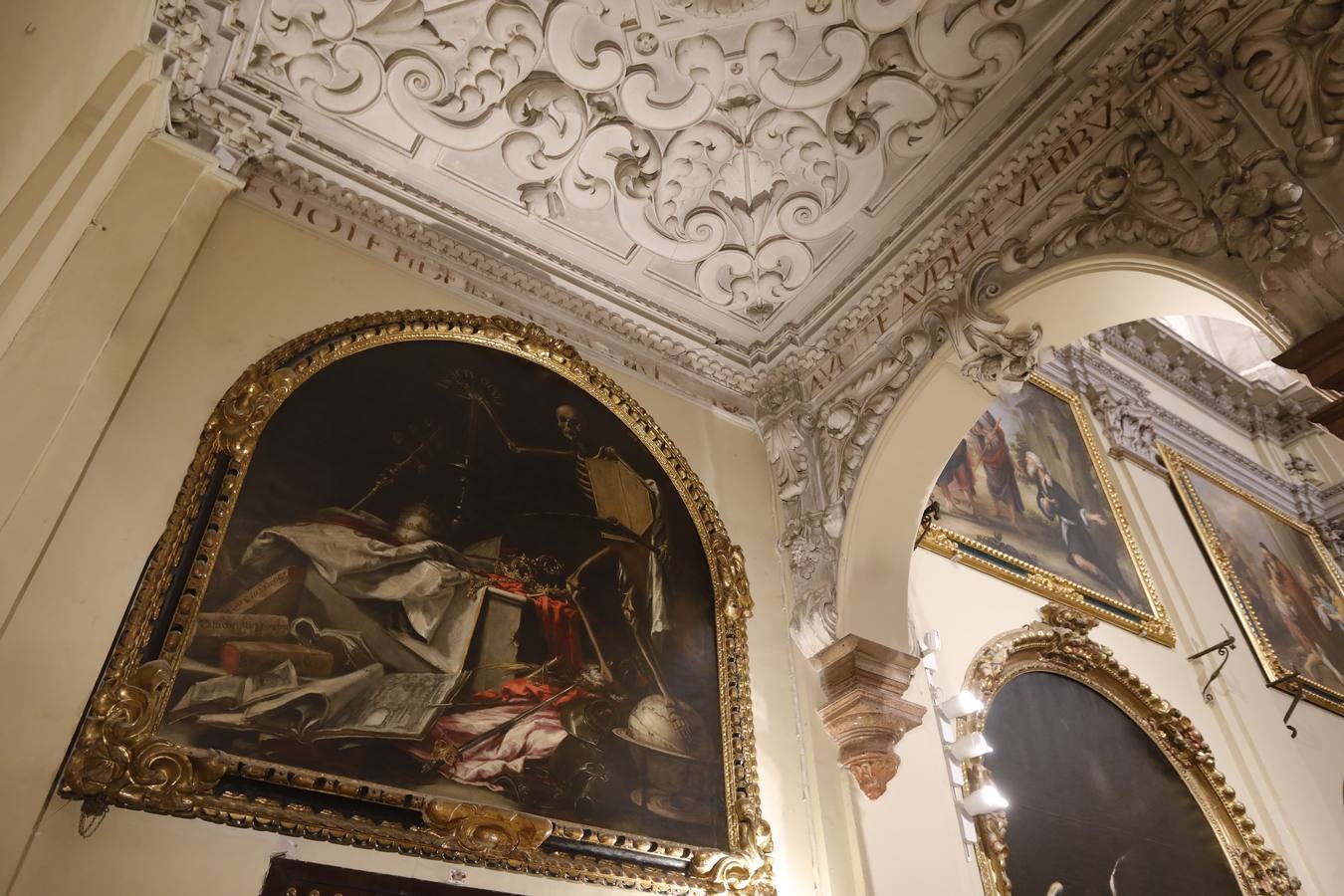 Importantes grietas y humedades en la Iglesia de San Jorge del Hospital de la Caridad.