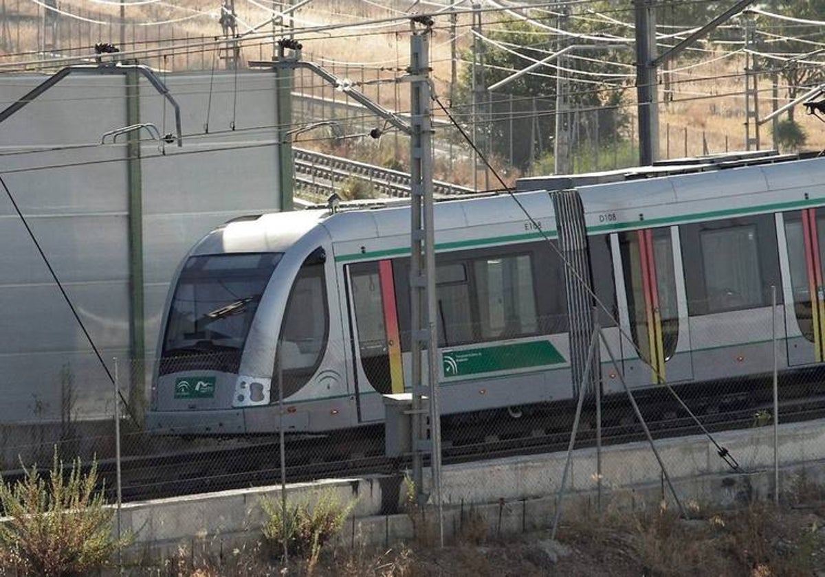 Un convoy de la línea 1 del Metro de Sevilla