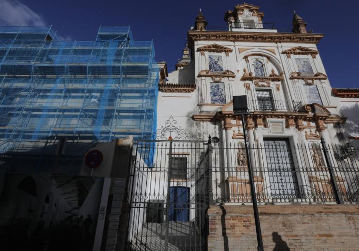 La iglesia de San Jorge del Hospital de la Caridad, al lado de las obras de las Atarazanas