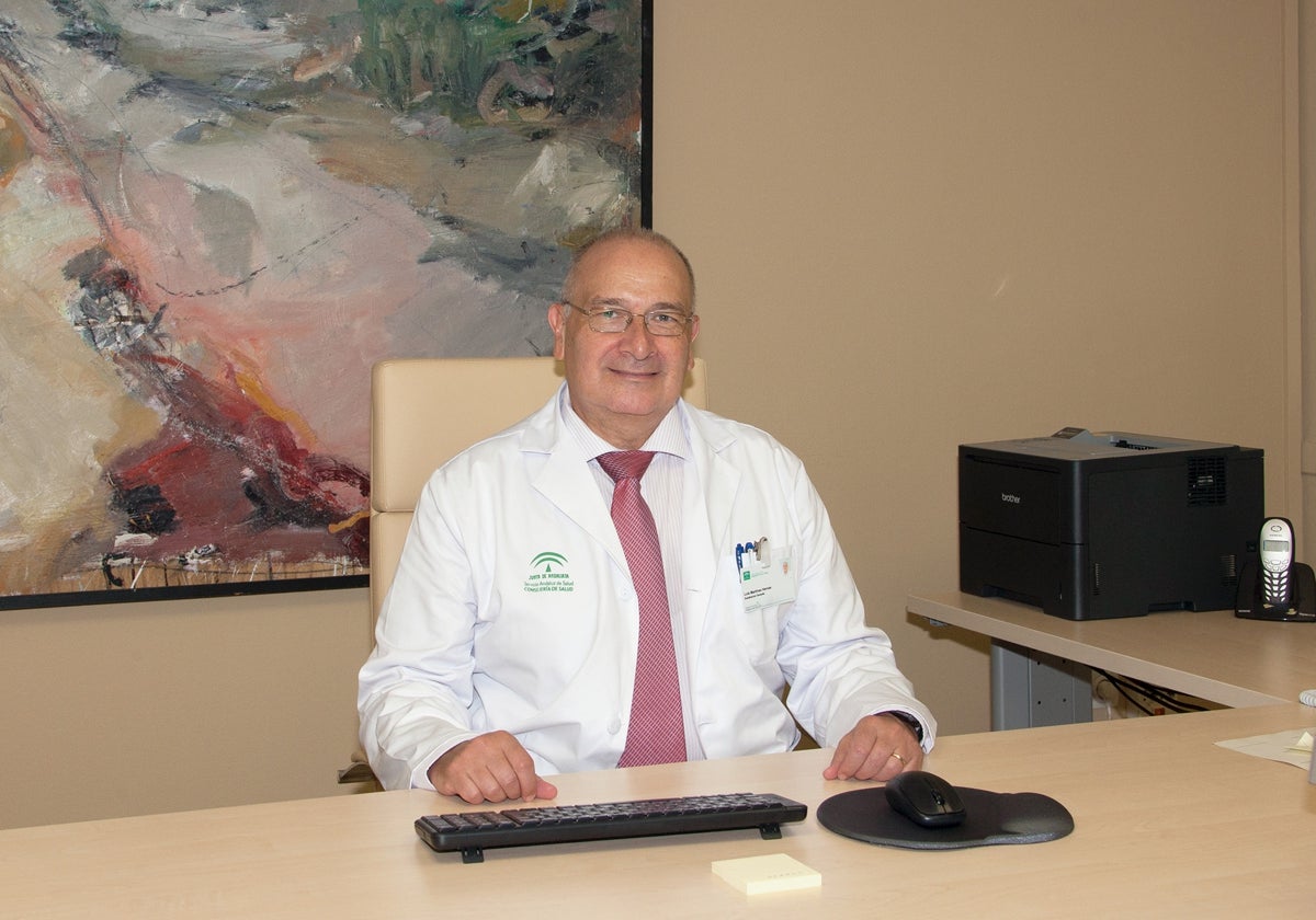 Luis Martínez Hervás fue subdirector gerente del Hospital Virgen del Rocío y director gerente del Hospital de Valme antes de asumir la dirección general de Asistencia Sanitaria y Resultados de la Consejería de Salud
