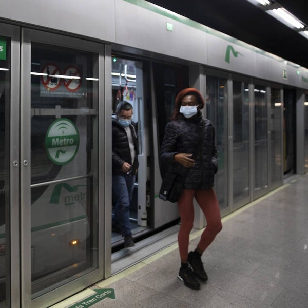 Restringen el acceso de patinetes eléctricos al metro de Sevilla en las horas punta de los días laborables