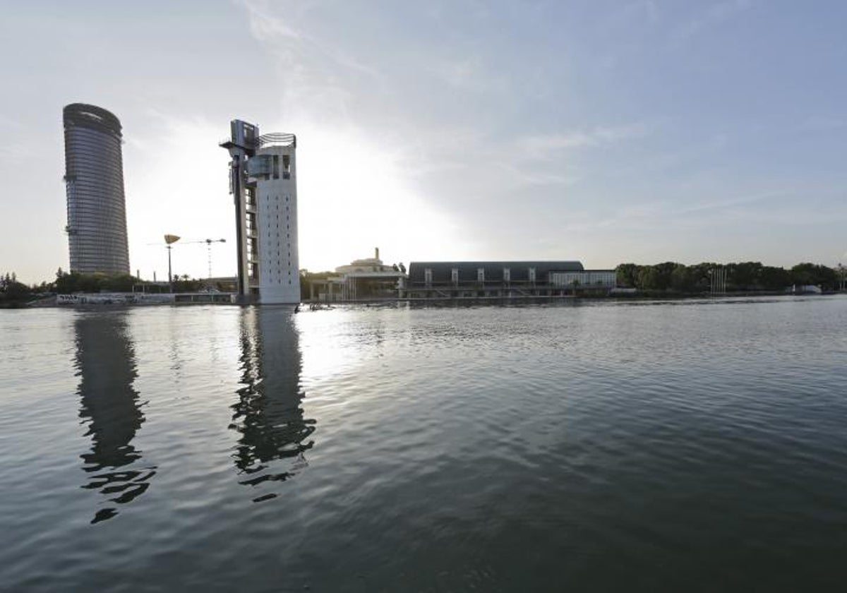 Panorámica del Pabellón de la Navegación en la isla de la Cartuja