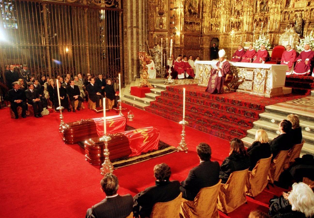 El funeral en el altar mayor de la Catedral se convirtió en un aldabonazo en las conciencias de la Iglesia vasca y española, máxime cuando el consejo presbiterial de Vizcaya había consejado pocos días antes que el obispo no oficiara funerales por víctimas de ETA. Monseñor Amigo -"no tengo que consultar con nadie", dijo cuando se le preguntó- pronunció una sentida homilía en la que, sin dejar de lado la reconciliación y el perdón, abogaba por la justicia y la paz
