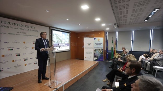 El presidente de la Autoridad Portuaria de Sevilla. Rafael Carmona, ha presentado este miércoles el proyecto durante un encuentro organizado por Civisur