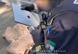 La Policía recupera una mochila robada en la Plaza de España gracias al dispositivo de localización que usaba la turista