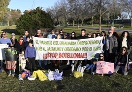 Los vecinos de Heliópolis se manifiestan contra el botellón: «El Betis se pone de perfil y no hace nada»