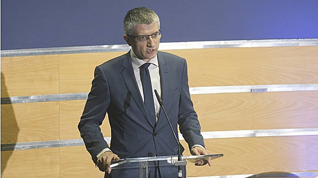 Jordi Esteve, socio de PWC, presentando el informe elaborado por la consultora sobre el impacto económico de CTA