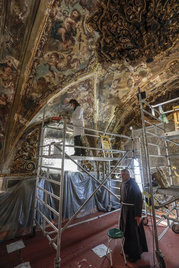 Visita a la nueva fase de restauración de las pinturas murales de la capillita de San José