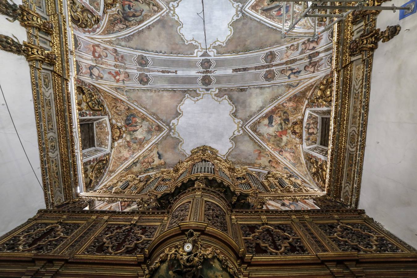 Visita a la nueva fase de restauración de las pinturas murales de la capillita de San José