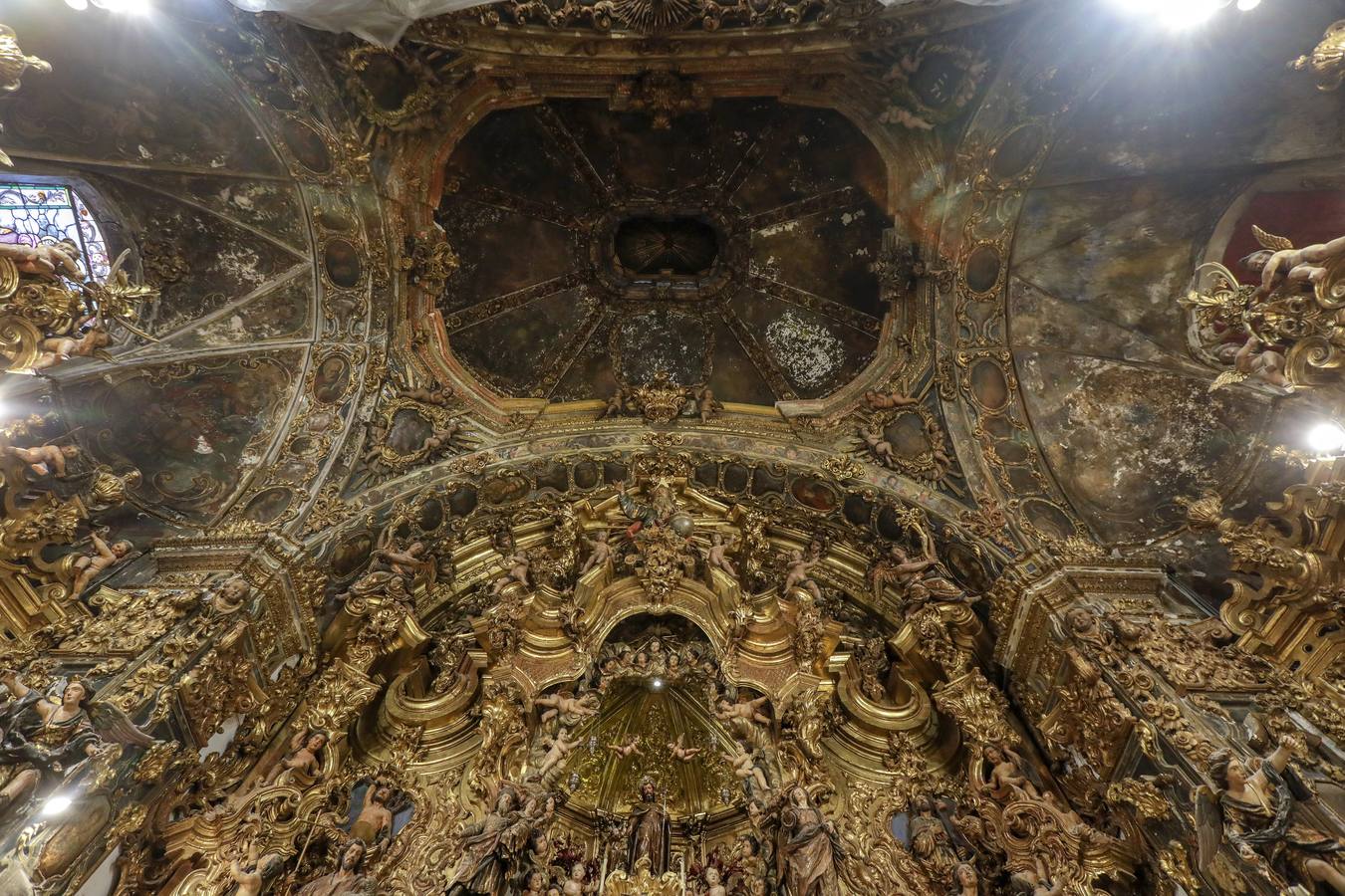 Visita a la nueva fase de restauración de las pinturas murales de la capillita de San José