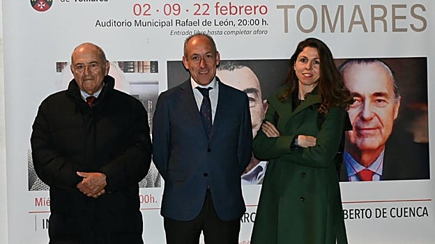 José Antonio Marina, el alcalde de Tomares José María Soriano y Marta Maldonado