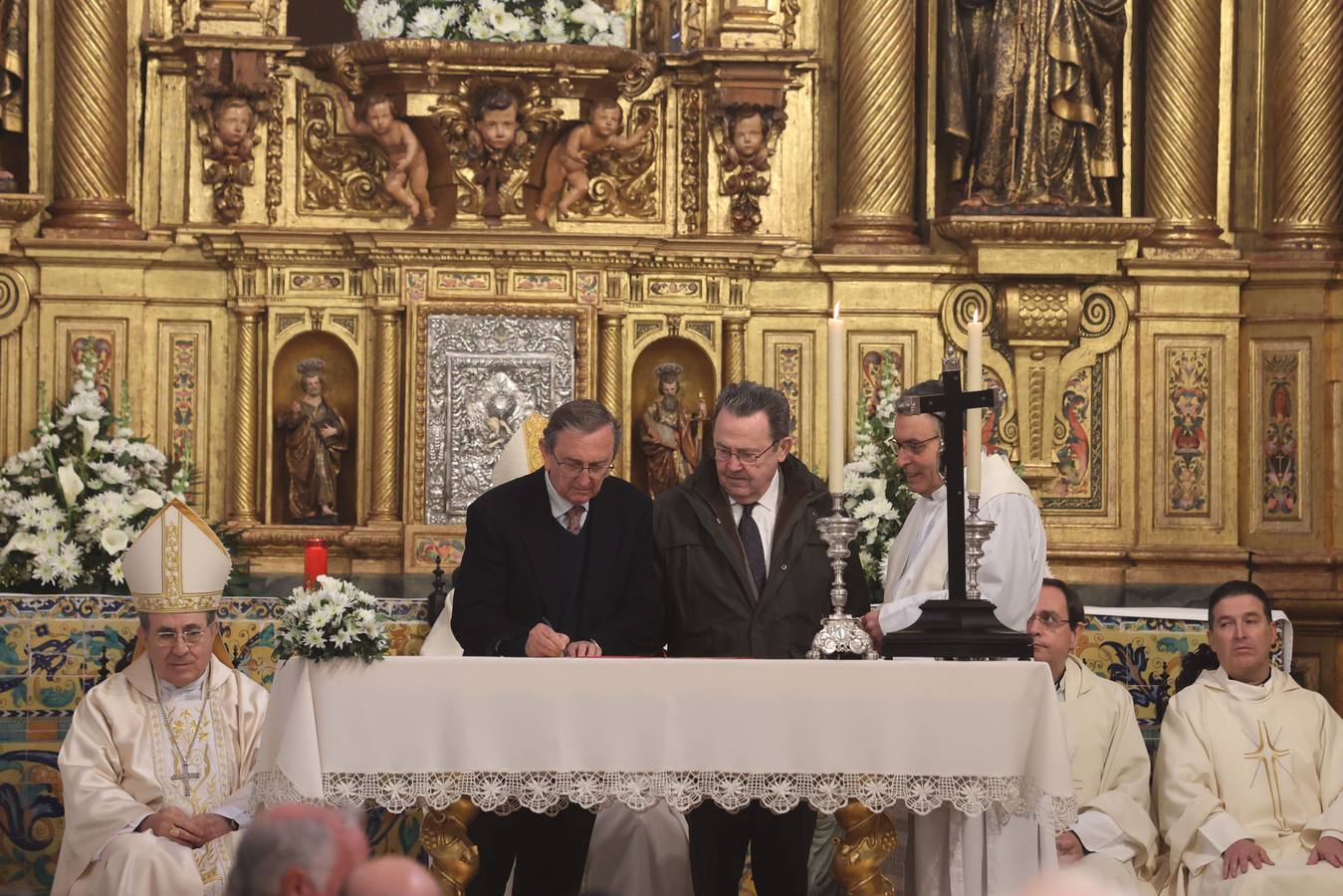 Monseñor José Ángel Saiz Meneses bendijo este viernes la iglesia del convento de Santa Clara, que abre al público tras su restauración