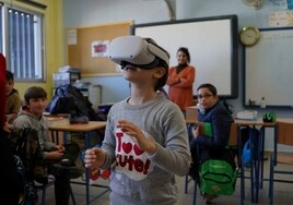 Carmona implanta gafas de realidad virtual para favorecer la inclusión de alumnos con necesidades especiales