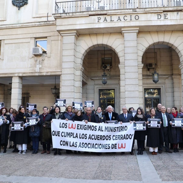 Los abogados y procuradores de Sevilla, ante la huelga de los secretarios judiciales: «Es insostenible la situación»