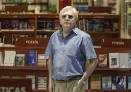 La librería Reguera acaba una etapa de cincuenta años por la jubilación de su dueño