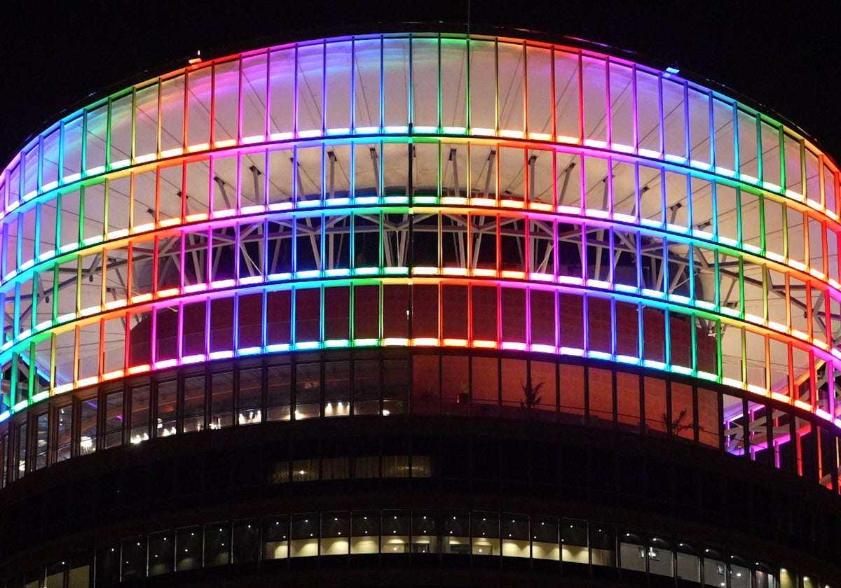 La punta de la Torre Sevilla tomará distintos colores cada día