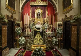 El besamanos de la Soledad de San Lorenzo, en fotos