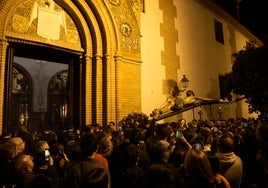 La Cuaresma comienza en Sevilla con el vía crucis de la Trinidad