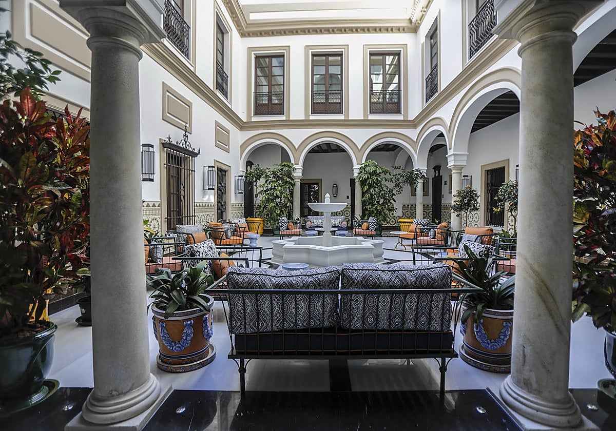 El hotel Don Ramón se ubica en la antigua sede de la Cámara Agraria de la calle Trajano