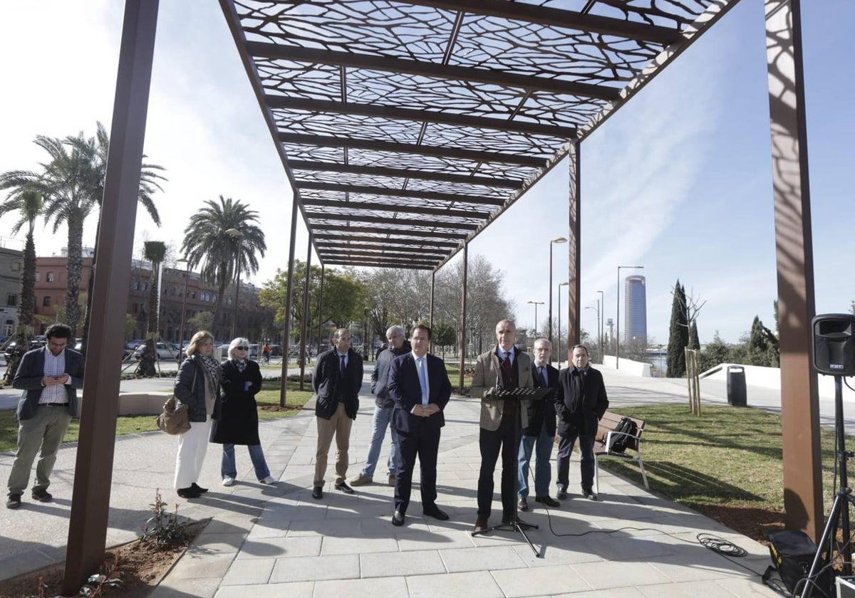 El alcalde ha paseado por el tramo remodelado de la calle Torneo que se ha abierto ya al público