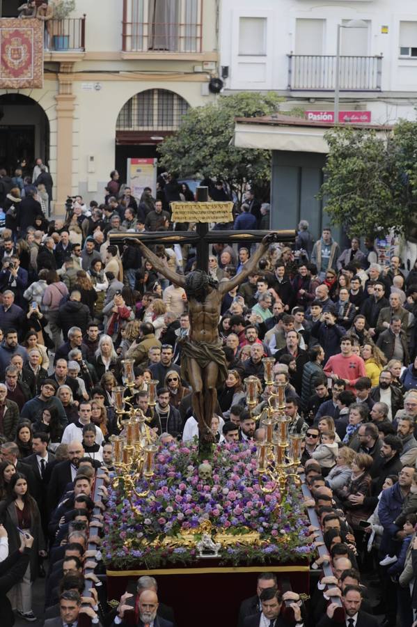 El Cristo de las Almas ha presidido el Viacrucis del Consejo de Cofradías, un clásico en la Cuaresma de Sevilla