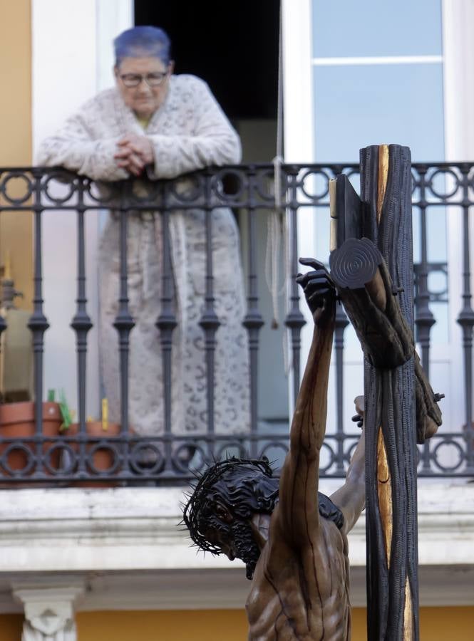 El Cristo de las Almas ha presidido el Viacrucis del Consejo de Cofradías, un clásico en la Cuaresma de Sevilla